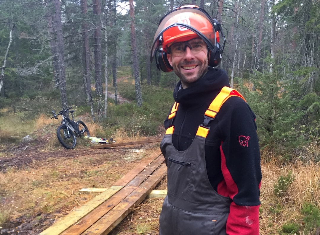 Redaktøren for stibyggerhåndboka til NOTS, Simen Filseth, har også praktisk erfaring fra stibygging. Foto: Tom Helgesen Simen Filseth - Foto Tom Helgesen 1400x1032