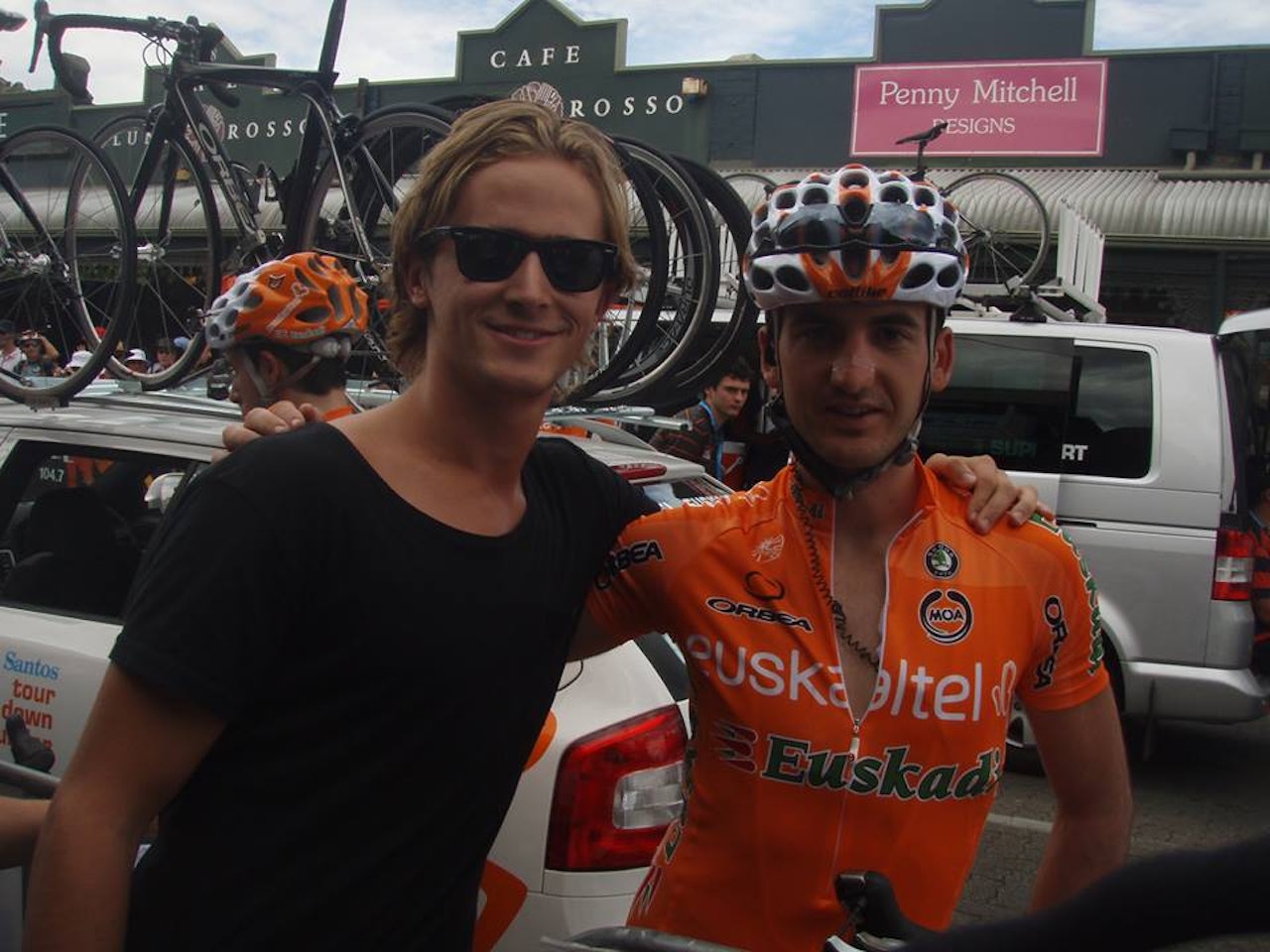 PÅ INNSIDEN: Få har mer kjennskap til baskisk sykkelsport enn Magnus Aarre. Her med Euskaltel-rytter Gorka Izagirre under "Tour Down Under" i 2010. Foto: Privat PÅ INNSIDEN: Få har mer kjennskap til baskisk sykkelsport enn Magnus Aarre. Her med Euskaltel-rytter Gorka Izagirre under "Tour Down Under" i 2010. Foto: Privat