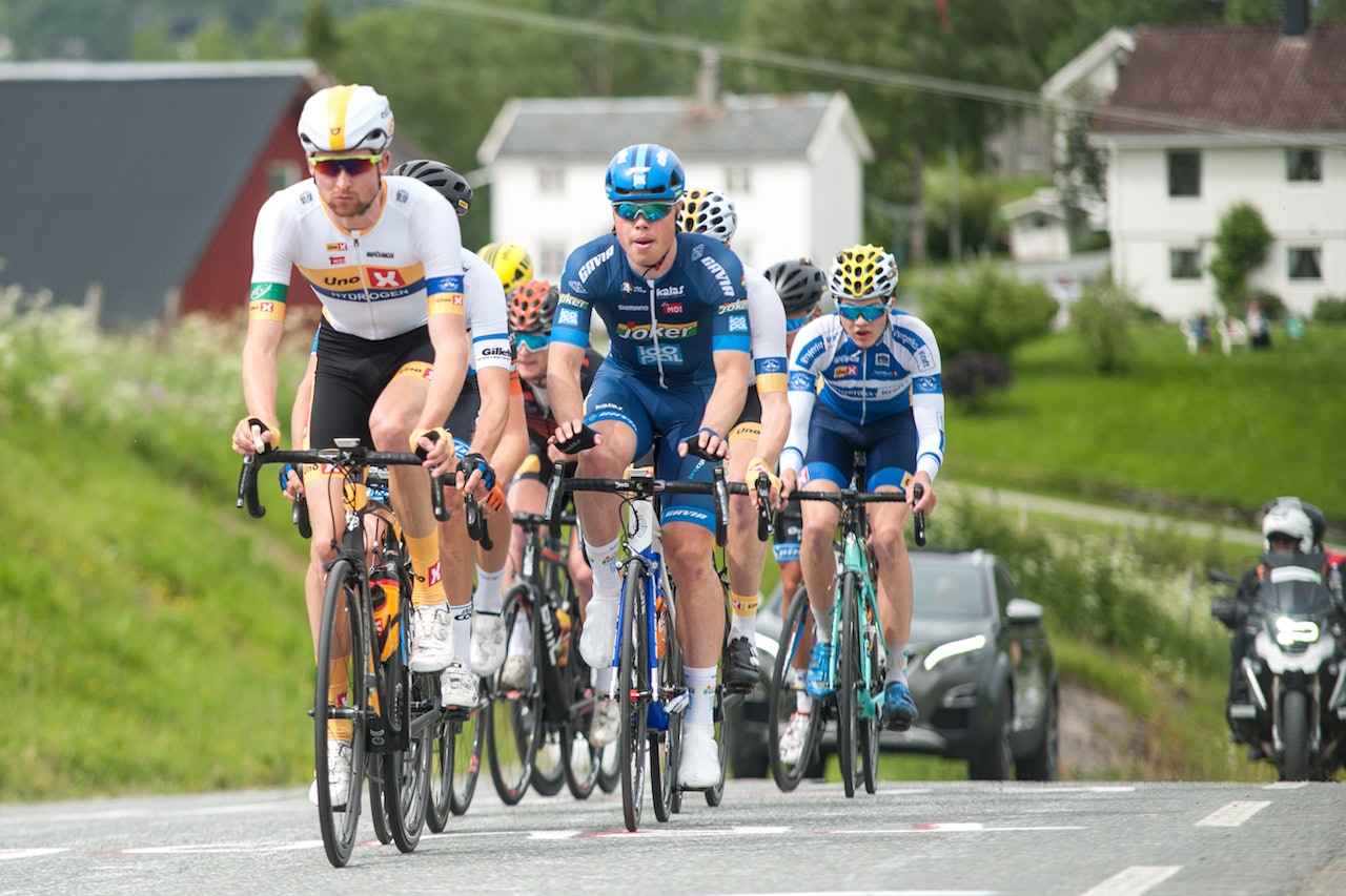 UVENTET: Rasmus Fossum Tiller (midten) hadde ikke forventet å vinne NM-fellesstarten. Foto: Helge Langen UVENTET: Rasmus Fossum Tiller (midten) hadde ikke forventet å vinne NM-fellesstarten. Foto: Helge Langen