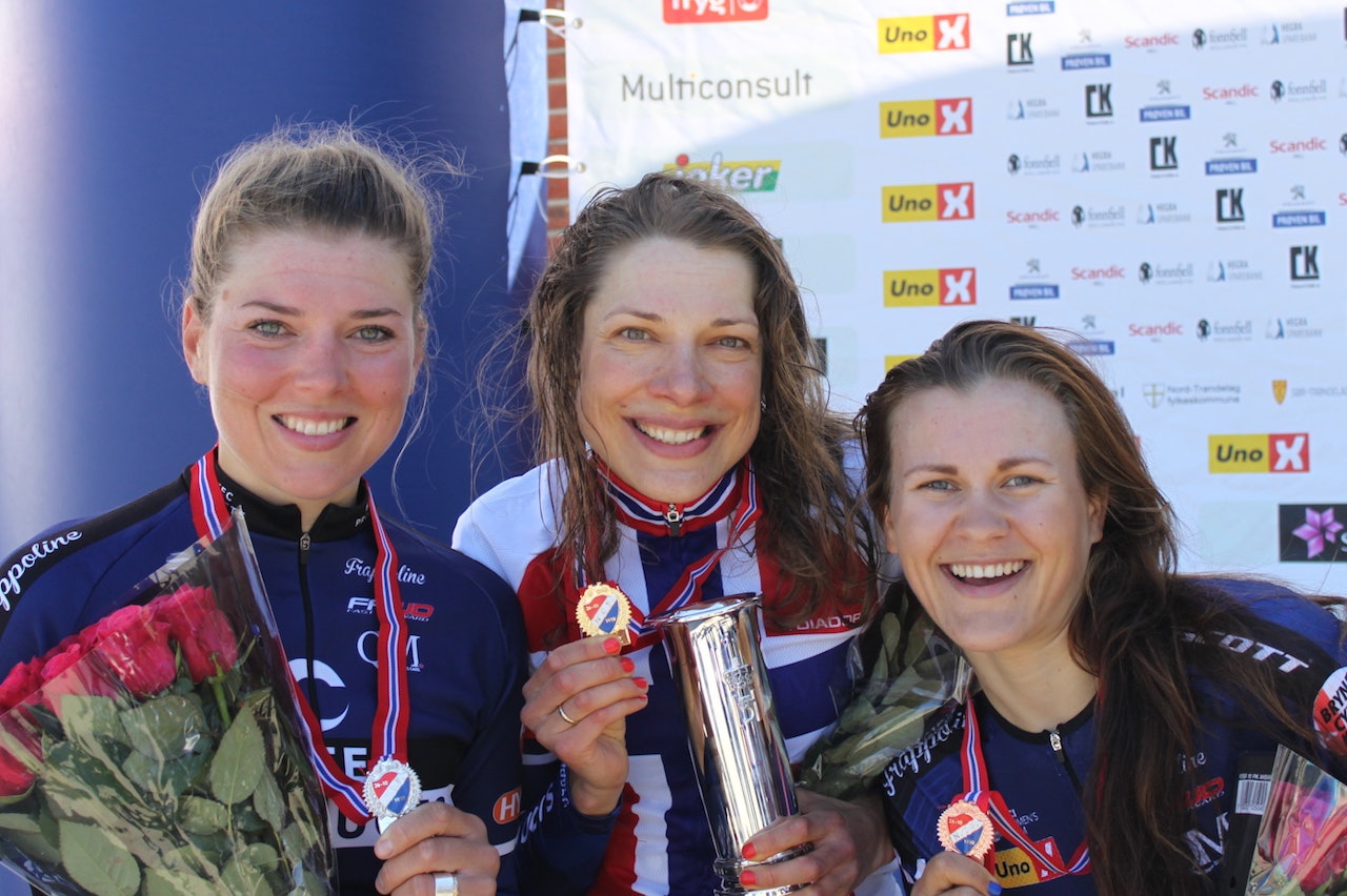 HITEC-STORESLEM: Vita Heine vant gull og kongepokalen på NM-tempoen, foran lagvenninnene Thea Thorsen på andreplass og Katrine Aalerud på tredjeplass. Foto: NCF HITEC-STORESLEM: Vita Heine vant gull og kongepokalen på NM-tempoen, foran lagvenninnene Thea Thorsen på andreplass og Katrine Aalerud på tredjeplass. Foto: NCF