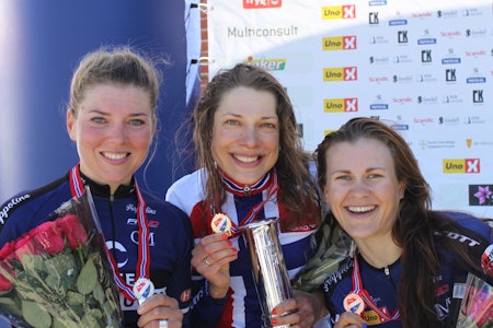HITEC-STORESLEM: Vita Heine vant gull og kongepokalen på NM-tempoen, foran lagvenninnene Thea Thorsen på andreplass og Katrine Aalerud på tredjeplass. Foto: NCF