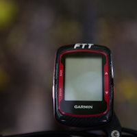 STRAVA? EN rød Garmin Edge 500 logger kilometer, i tillegg til å fortelle deg at Anki sykler for FTT.