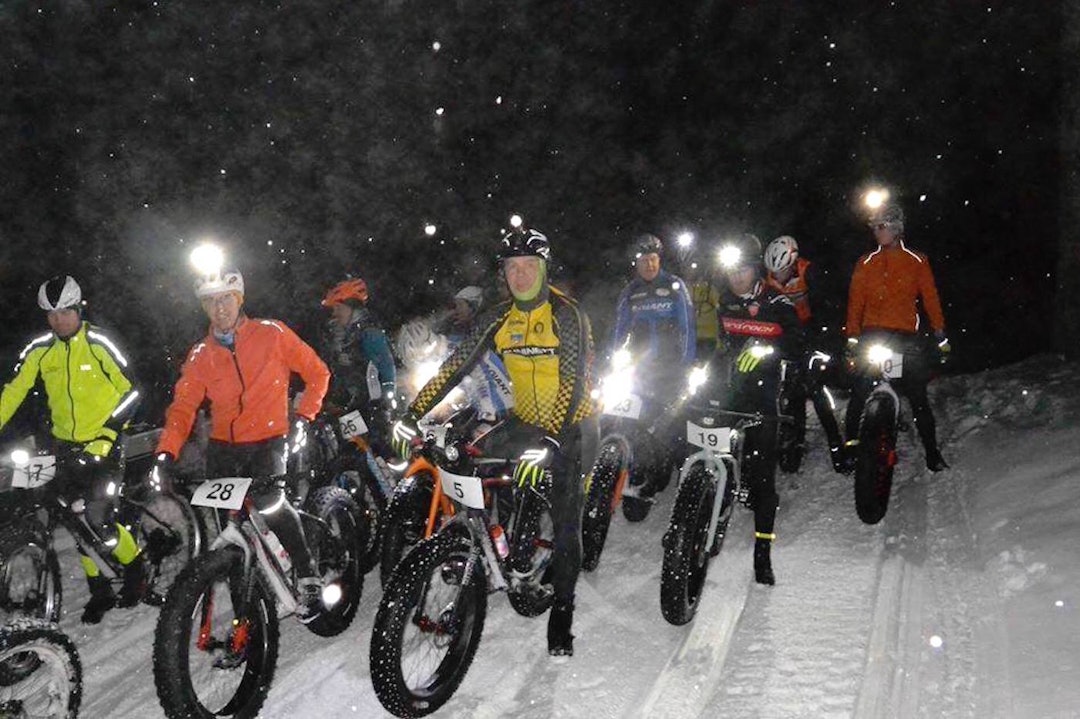 Morten Vaeng (nummer 19) vant den første utgaven av kveldsrittet Natthauer’n. Foto: Arrangøren Natthauer Fatbike - Foto Privat 1400x933