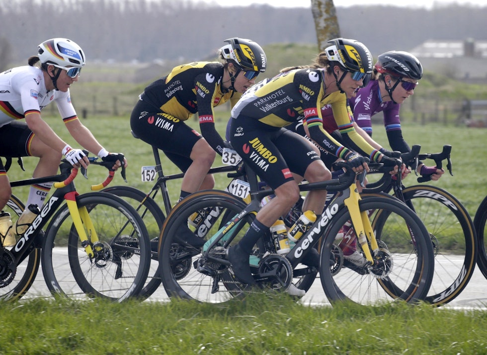 MARIANNES SYKKEL: Også Marianne Vos velger Cervelo S5 i krevende ritt. Foto: Corvos Marianne Vos Cervelo S5