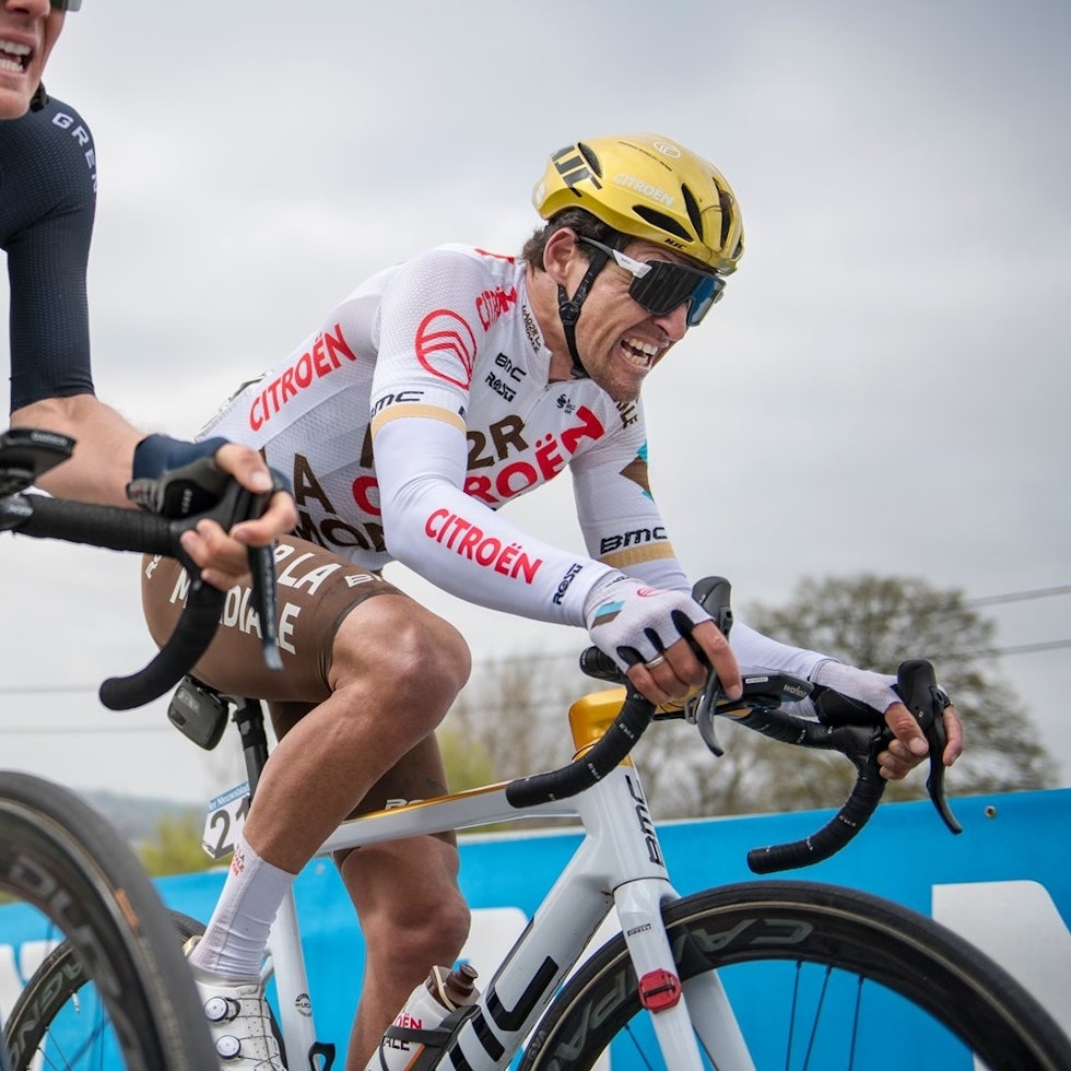 NESTEN: Greg Van Avermaet kjempet seg inn til en 3. plass i Flandern Rundt på sin gullfargede BMC TeamMachine Greg Van Avermaet Flandern