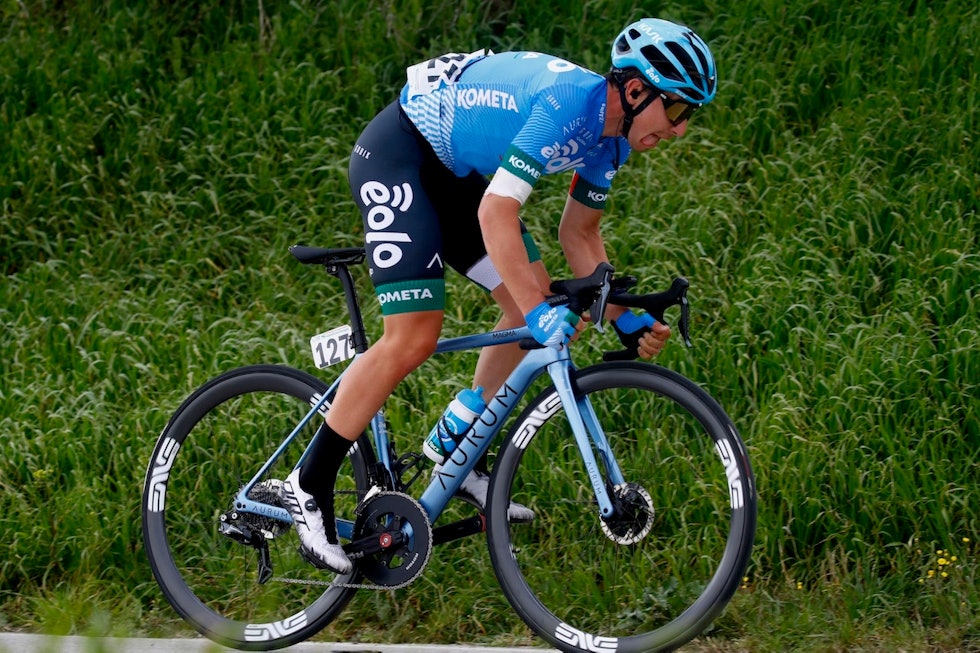 FORTUNATO: Unge Lorenzo Fortunato er helt klart heldig med årets utstyrspakke. Pro-laget Eolo-Kometa drar nytten av å ha både Alberto Contador og Ivan Basso i ledelsen. Foto: Corvos. Eolo-Kometa Aurum Magma