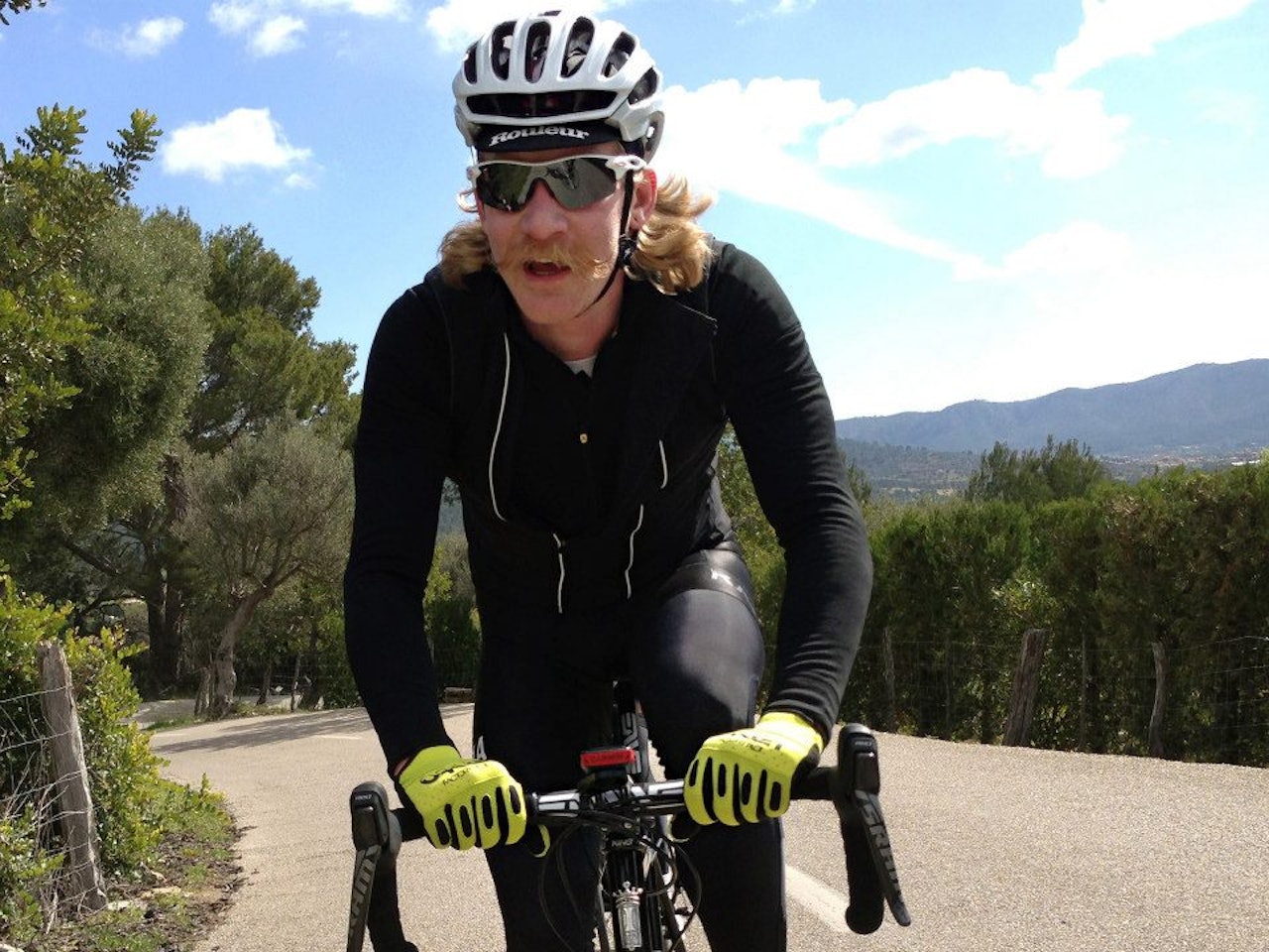 UTRADISJONELL: Jonas Strømberg på samling på Mallorca. Foto: Privat UTRADISJONELL: Jonas Strømberg på samling på Mallorca. Foto: Privat