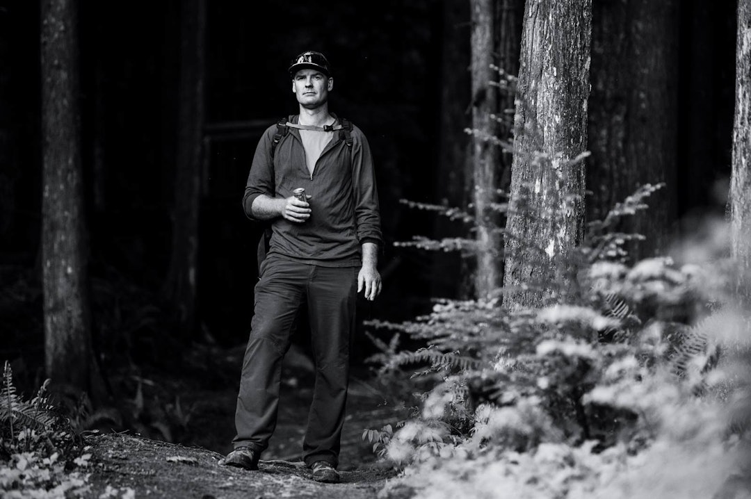 GUDFAREN: Ted Tempany driver firmaet Dream Wizards og er ansett som en av verdens fremste stibyggere. Big Red Ted som han kalles, har bodd i Squamish i 20 år og har satt sitt avtrykk på byen. Firmaet hans står bak flere av de klassiske stiene i Squamish, blant annet Half- og Full Nelson. Squamish-Canada-Sti-11