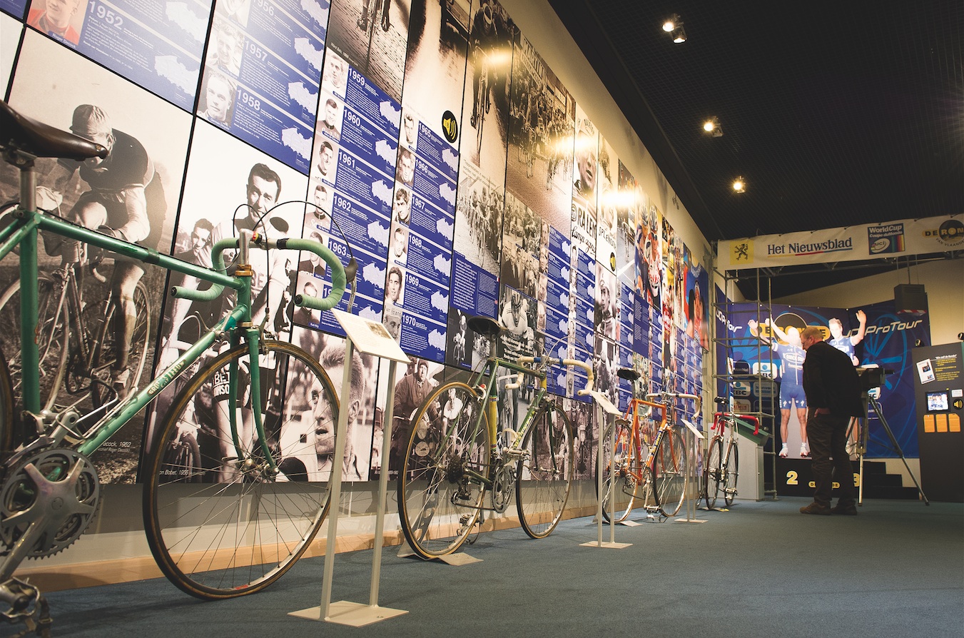 STATISTIKK: Museet tar for seg samtlige ritt fra starten av, med utfyllende statistikk og sykler til utstilling.