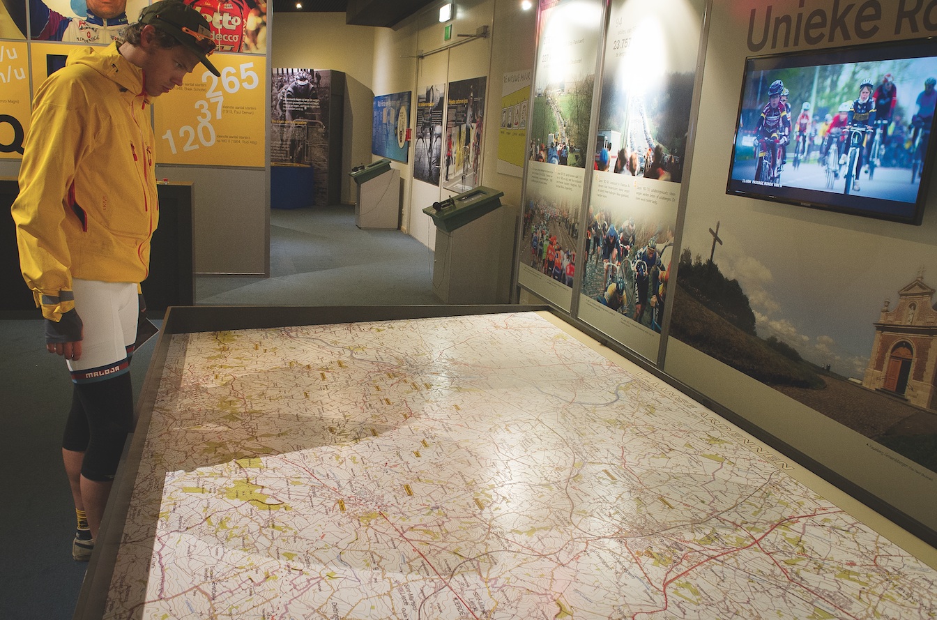 GÅTT SEG VILL: Belgiafarer Gjermund Jordheim studerer bakgater, brosteinsbakker og Paddestraat.