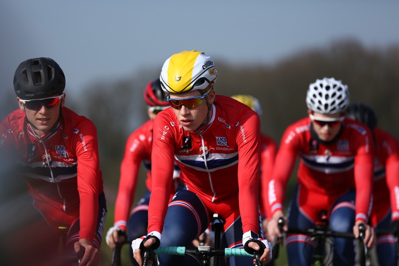 FORVENTNINGER: Juniorlandslaget og Andreas Leksnessund (midten) ankommer Frankrike som ledere av Nations Cup. Foto: Erik Edland/NCF FORVENTNINGER: Juniorlandslaget og Andreas Leksnessund (midten) ankommer Frankrike som ledere av Nations Cup. Foto: Erik Edland/NCF