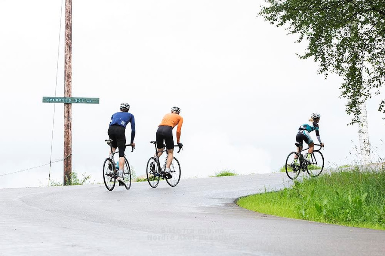 NESTEN OPPE: Henrik Alpers, Geir Stian Ulstein og Emilie Moberg har bare noen meter igjen av bakken til Grefsenkollen. Foto: Tor Simen Ulstein NESTEN OPPE: Henrik Alpers, Geir Stian Ulstein og Emilie Moberg har bare noen meter igjen av bakken til Grefsenkollen. Foto: Tor Simen Ulstein