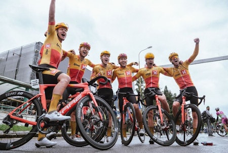MER JUBEL: Her er det glade gutter etter at Kristoffer Halvorsen vant en etappe i Okolo Slovenska i fjor. Nå har Uno-X Pro Cycling fått enda mer å juble for. Foto: Mario Stiehl