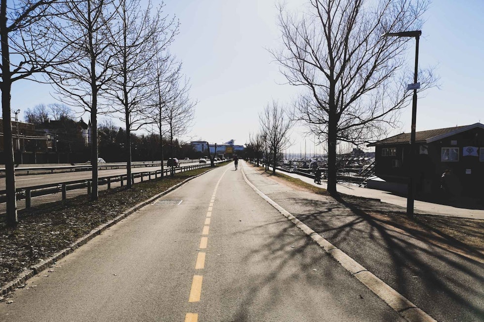 TOUR DE FINANCE: Den populære sykkelveien ved Sjølyst er raskeste vei ut av byen mot vest. Foto: Henrik Alpers sykkeltur-påsken-1