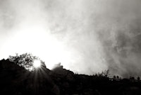 OBSCURED BY CLOUDS: Solskinnet på Angliru forsvant når rytterne ga seg i kast med det fryktede fjellet.