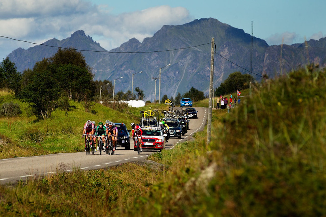 VAKKERT: Arctic Race of Norway trekker i år enda lenger nord enn i fjor. Storslått blir det uansett. Foto: Kristoffer Kippernes. VAKKERT: Arctic Race of Norway trekker i år enda lenger nord enn i fjor. Storslått blir det uansett. Foto: Kristoffer Kippernes.
