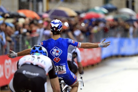 NR 2: Nacer Bouhanni var igjen raskest og tok sin andre etappeseier i årets Giro. Bildet er fra 4. etappe. Foto: Cor Vos