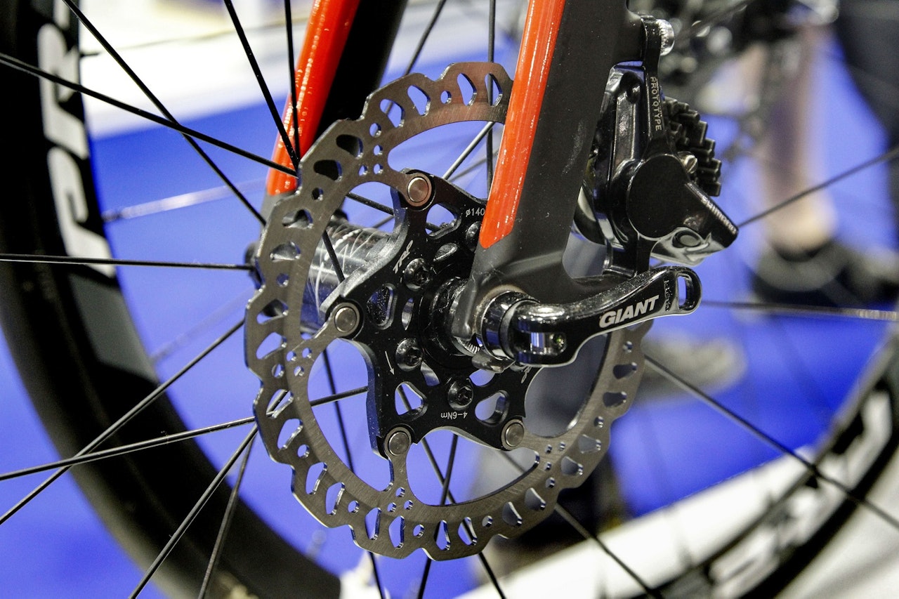 SNART I ET PROFFELT NÆR DEG: UCI tillater skivebremser i enkelte ritt allerede denne høsten, i 2017 er de trolig overalt. Foto: Cor Vos. SNART I ET PROFFELT NÆR DEG: UCI tillater skivebremser i enkelte ritt allerede denne høsten, i 2017 er de trolig overalt. Foto: Cor Vos.