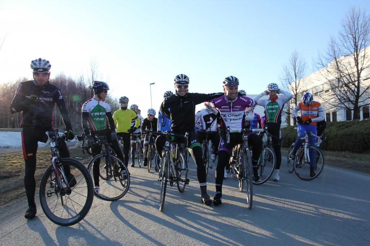 JOVIALT: Sykkelboden arrangerer nå en rittserie for sykkelkross, med jovial struktur. Det blir treningsritt, forteller initiativtager Robert Kay. Her fra Vårcupen i landevei. JOVIALT: Sykkelboden arrangerer nå en rittserie for sykkelkross, med jovial struktur. Det blir treningsritt, forteller initiativtager Robert Kay. Her fra Vårcupen i landevei.