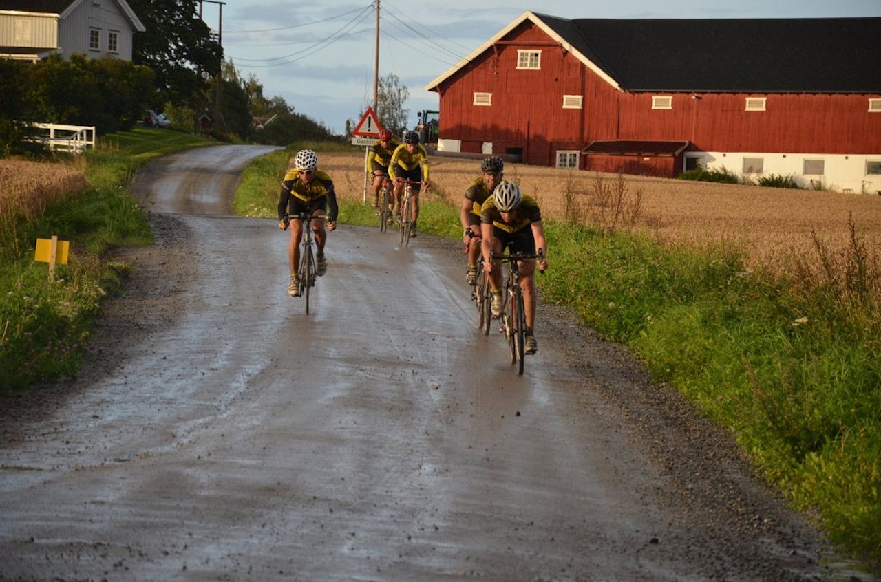 GRUSER PÅ: Til helgen kan du kjøre ritt på underlaget som for ikke lenge siden var det alle syklet på: Grus. Foto: Terje Børresen. GRUSER PÅ: Til helgen kan du kjøre ritt på underlaget som for ikke lenge siden var det alle syklet på: Grus. Foto: Terje Børresen.