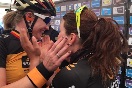 Lagvenninene Elisa Longo Borghini og Jolien D’hoor sikret dobbeltseier til Honda Wiggle med henholdsvis første og andreplass i Tour de Flanders Feminin i dag. Foto: UCI Womens Cycling