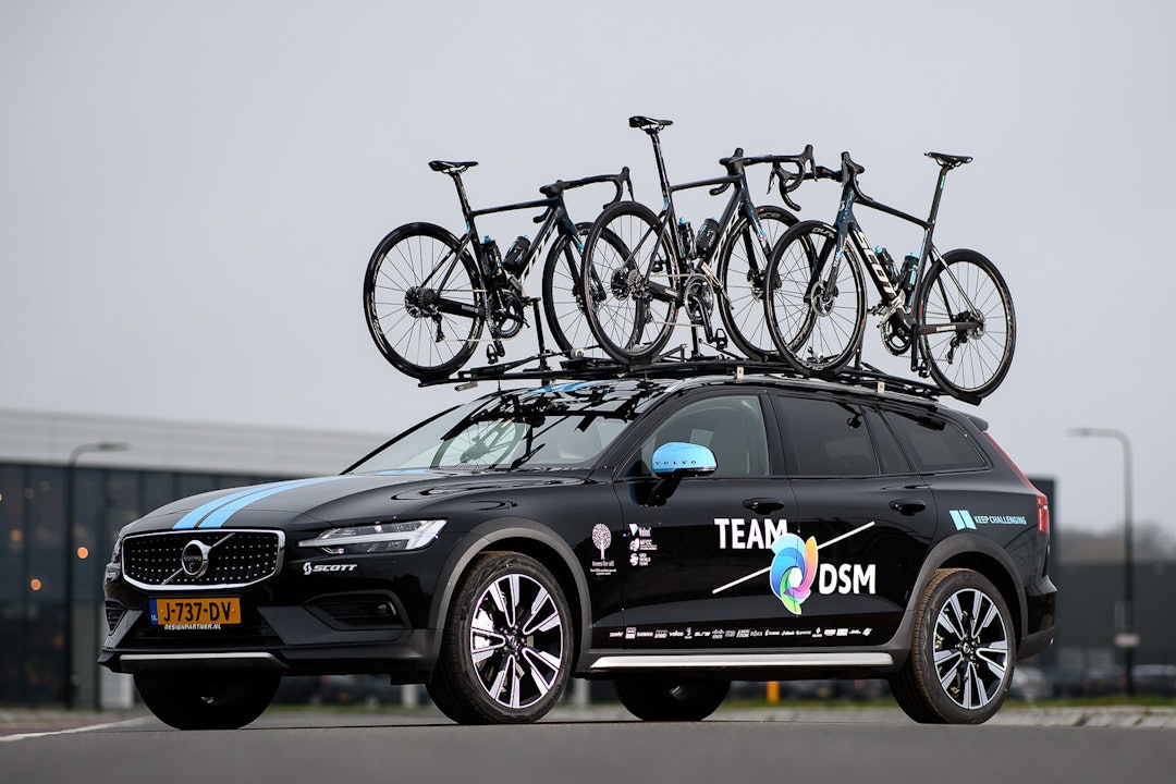 NY BIL: Team Sunweb bytter til Volvo følgebil denne sesongen. Team-DSM-Bil