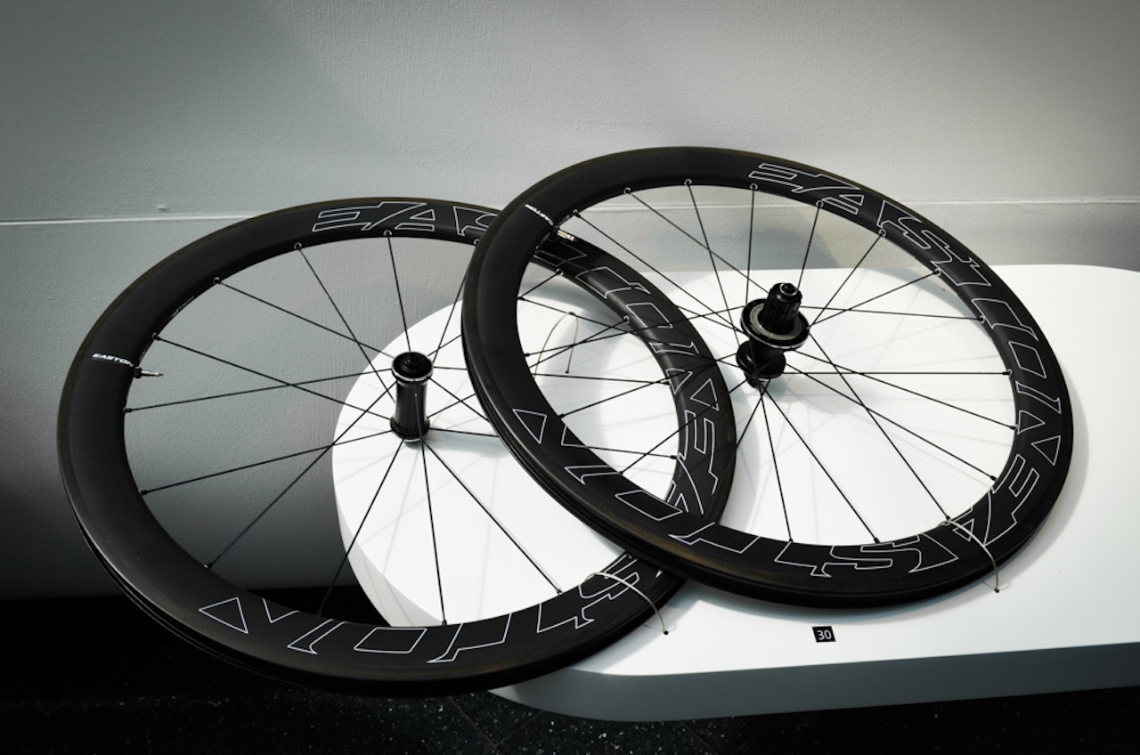 PRISVINNER: Easton fikk «Eurobike award» i klassen «beste hjul» for sine nye EC90 Aero 55. De skiller seg ut ved å være klare for tubeless-dekk rett fra fabrikken! PRISVINNER: Easton fikk «Eurobike award» i klassen «beste hjul» for sine nye EC90 Aero 55. De skiller seg ut ved å være klare for tubeless-dekk rett fra fabrikken!