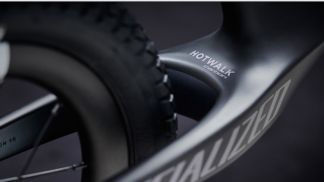 FÅ DEM HEKTA TIDLIG: Specialized gjør det de kan for å få selv små barn hekta på karbon. specialized-hotwalk-carbon-6