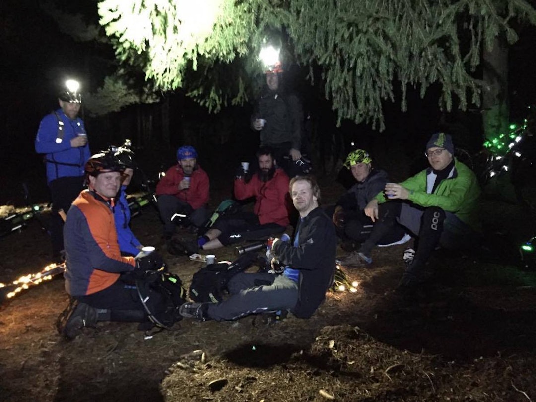 Gløgg og pepperkaker hører med på en julestitur. Foto: Hanne Holmstrøm Karlsen gløgg Juletur Gresvik IF Dec 20-16 Hanne H Karlsen