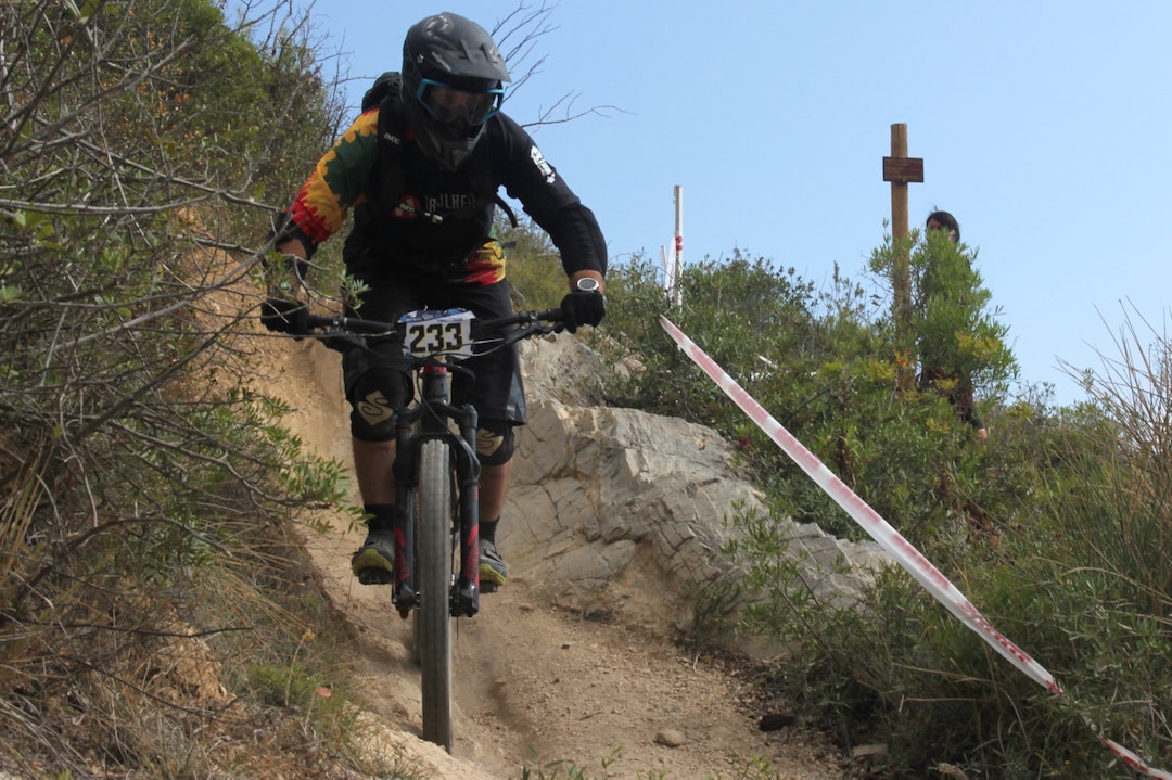 Ove Grøndal på vei ned sjuende etappe i Enduro World Series-runden i Finale Ligure i Italia første helga i oktober. Dette var også en studietur for ildsjelen bak Nesbyen Enduro som nå får status som EWS-kvalifiseringsritt. Foto: Ingeborg Scheve Ove Grøndal 1400x933