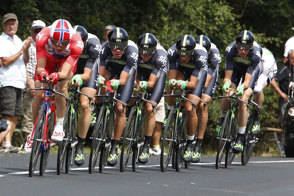 LEDET AV EDVALD: Team Sky hadde i 2011 realistiske mål om å vinne Touren med Wiggins. En Edvald Boasson Hagen i toppform bidro på lagtempoen. Foto: Corvos. Team Sky 2011