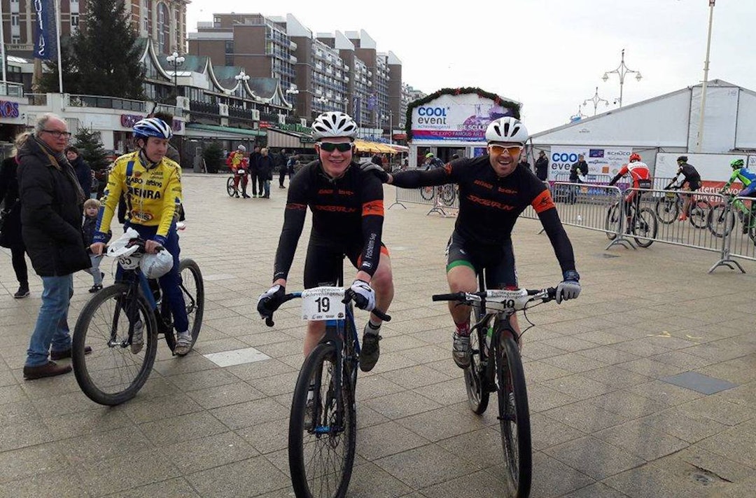 Jonas Nermoen og Vidar Mehl under EM i strandsykling i Haag, Nederland. Foto: Wubbo Boiten Jonas Nermoen - Vidar Mehl - EM Beach racing 2016 - Wubbo Boiten 1200x790