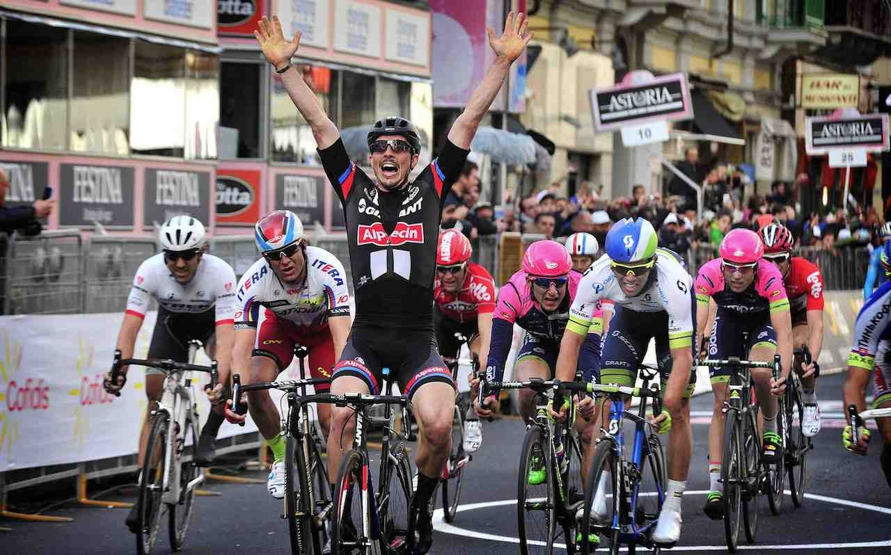 CLOSE: Alexander Kristoff ble slått på målstreken av John Degenkolb. CLOSE: Alexander Kristoff ble slått på målstreken av John Degenkolb.