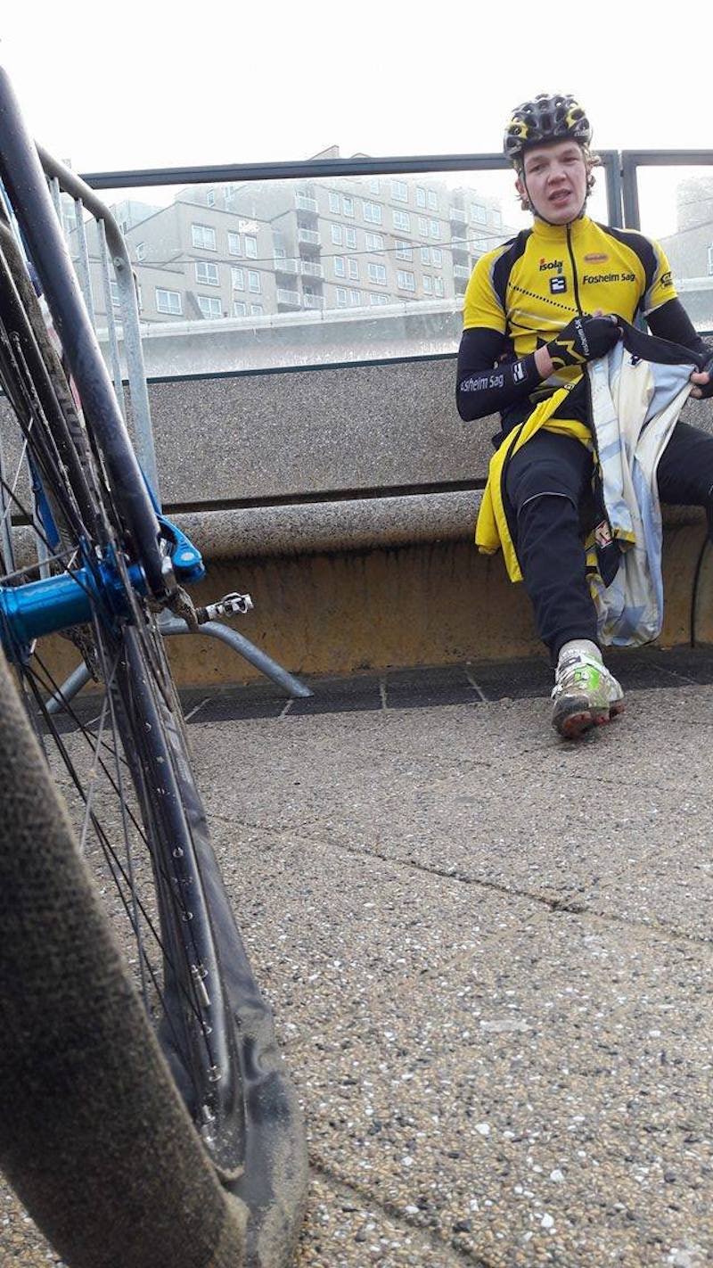 Olav Ulven var uheldig og punkterte. Foto: Wubbo Boiten Tormod Ulven EM beach racing 2016 Wubbo Boiten 800x