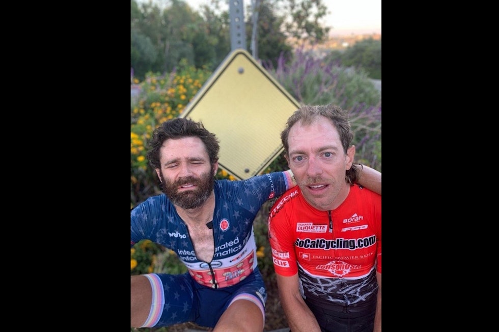 UTKJØRT: Phil Gaimon (t.v) sammen med treningskompis Ben Foster. Sistnevnte ga seg før han hadde klatret Mount Everest. Foto: Phil Gaimons Stravaprofil. phil gaimon og ben foster setter ny verdensrekord i everesting