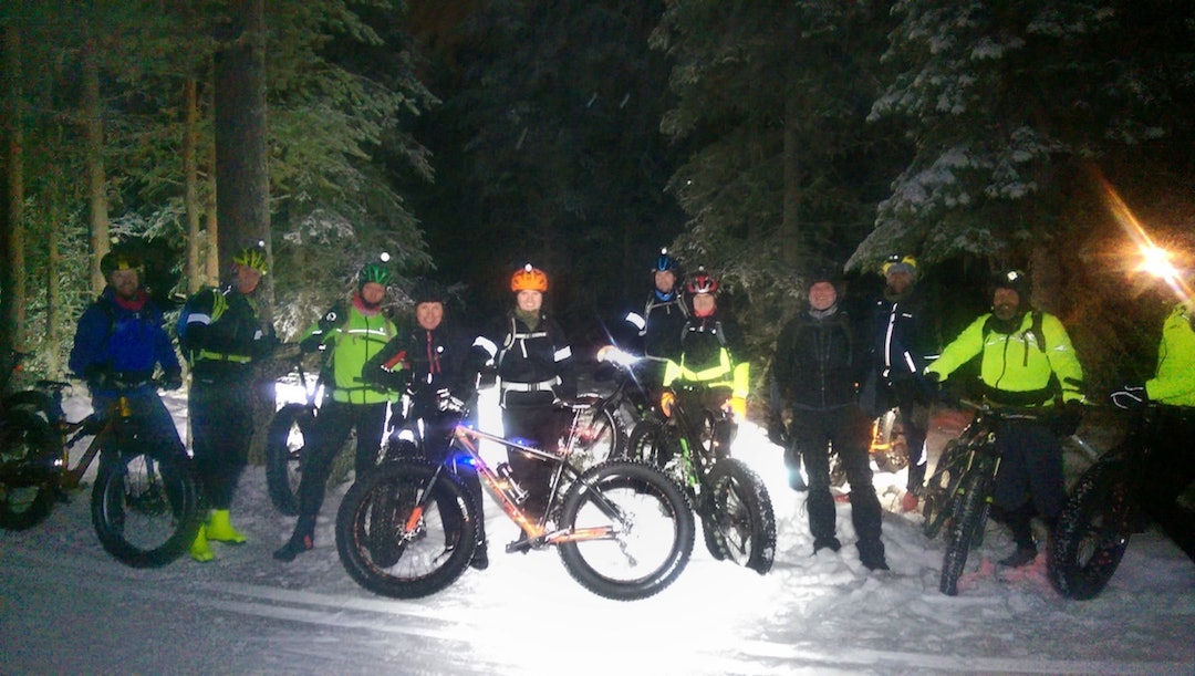 God stemning underveis på (h)juleturen fredag, til tross for at det var småkaldt underveis. Foto: Ingrid Hokstad Hjuletur Lillehammer - Ingrid Hokstad 1200x679