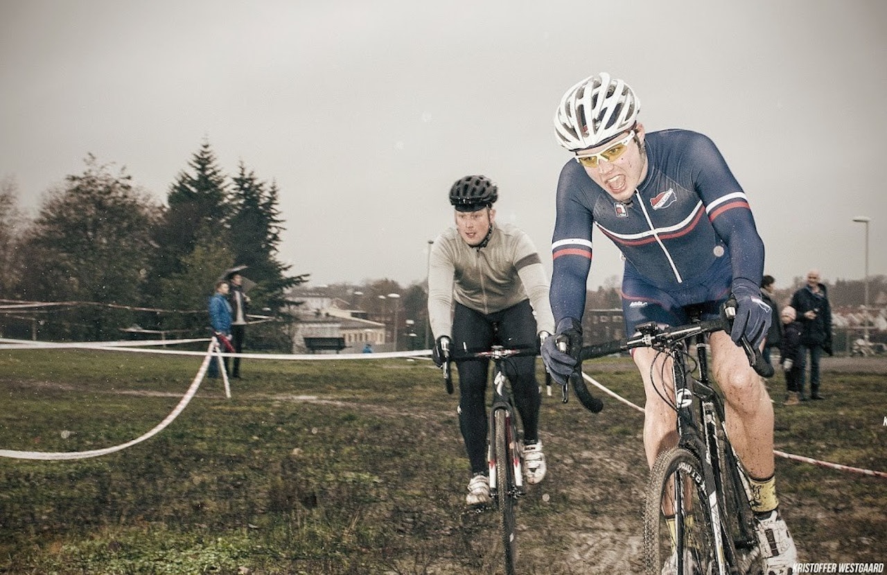 GJØRME OG SYRE: Hasle-Løren lover at du blir sliten om du blir med på sykkelkross på Bjerke travbane. Foto: Kristoffer Westgaard.