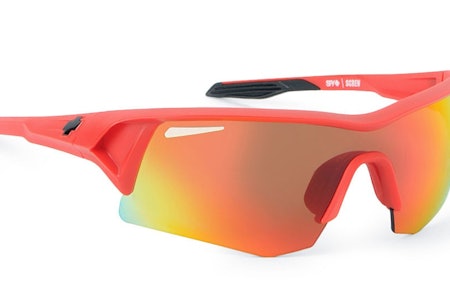 DUGELIG: Spys briller er mer enn bra nok, og perfekt for deg som ikke vil svi av arven på Oakley. Foto: SPY Optics. DUGELIG: Spys briller er mer enn bra nok, og perfekt for deg som ikke vil svi av arven på Oakley. Foto: SPY Optics.