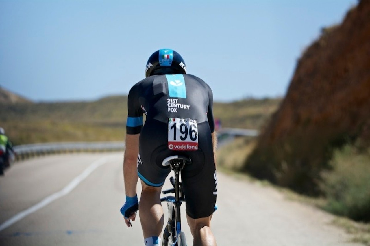 ENSOM KAMP: Ingen hjelperytter å gjemme seg bak for å skjerme seg for de lumske vindkastene i Tarazona's ørkenlandskap. ENSOM KAMP: Ingen hjelperytter å gjemme seg bak for å skjerme seg for de lumske vindkastene i Tarazona's ørkenlandskap.