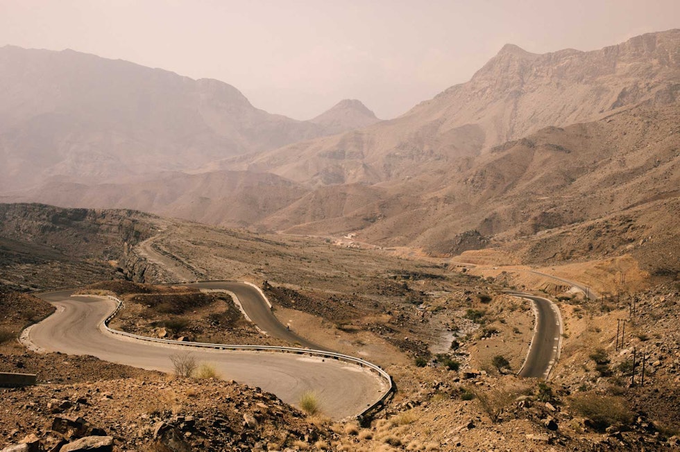 HARDHAUS: Klatringen opp til Jebel Shams er en av Omans bratteste, mest kjente og krever et godt stykke tålmodighet. Utsikten midtveis er derimot verdt det.