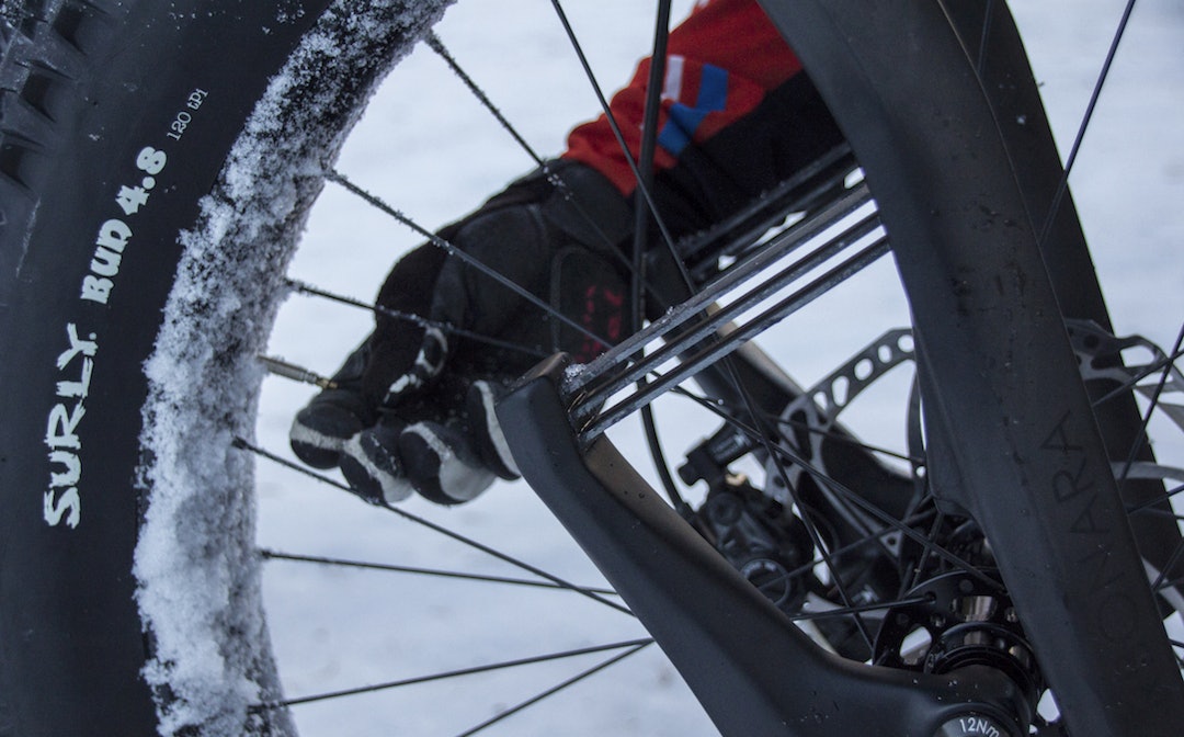 Det ble testet både sykler og dekk og annet utstyr i løpet av dagen på Fløafjorden. Foto: Fredrik Holte Breien fatbike floafjorden leira-4 Fredrik Holte Breien 1200x747