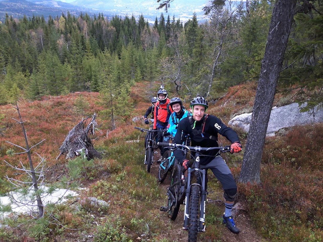 Fire av de åtte i arrangementskomiteen på rekognoseringstur for Hakadal Enduro. (Foran og bakover) Alexander Hauger, Even Braaten, Jostein Semb og Rune Tangen. Foto: Stian Eilifsen Hakadal enduro Alexander Hauger - Even Braaten - Jostein Semb - Rune Tangen - Foto Stian Eilifsen 1400x933