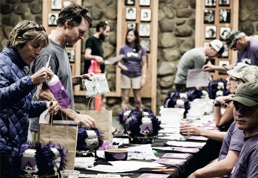 STORT: Signer alle mulige papirer som amerikanerne er opptatt av, bli med på festen. STORT: Signer alle mulige papirer som amerikanerne er opptatt av, bli med på festen.