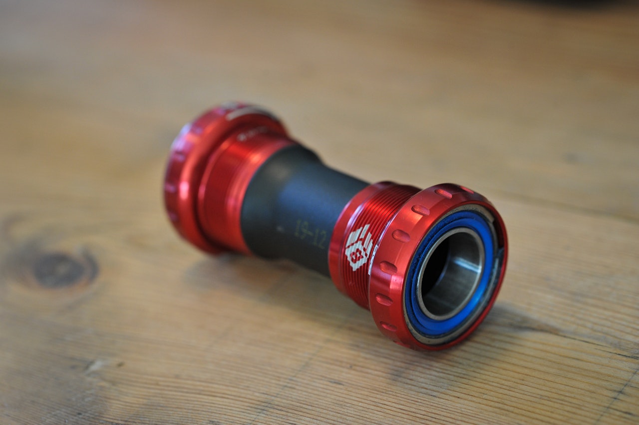 SELVSAGT: Mange så det åpenbare, gårsdagens makro viste et GXP keramisk kranklager til SRAMs kranker. SELVSAGT: Mange så det åpenbare, gårsdagens makro viste et GXP keramisk kranklager til SRAMs kranker.