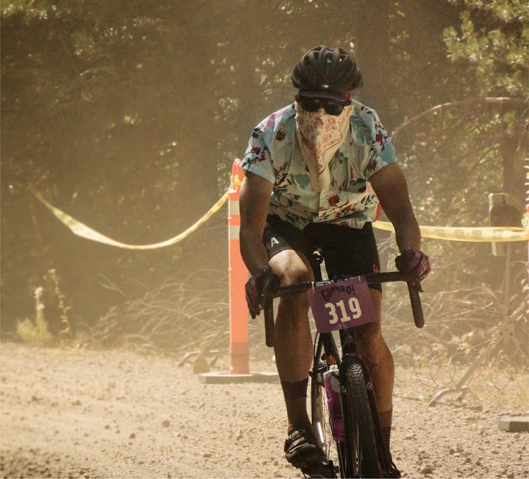 ULTRAHIPSTER #2: Det tok oss evig lang tid å skjønne hva det medfølgende tørklet var til. Støvmaske selv-sagt, slik som cowboyene en gang brukte. ULTRAHIPSTER #2: Det tok oss evig lang tid å skjønne hva det medfølgende tørklet var til. Støvmaske selv-sagt, slik som cowboyene en gang brukte.