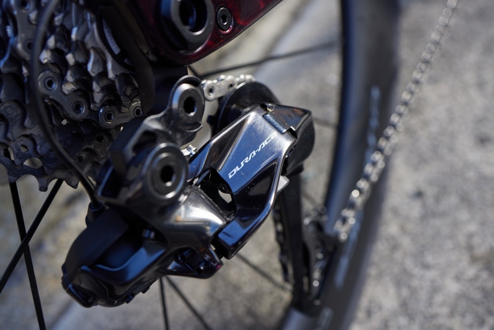 HJERTET: Nå sitter både ladeport, justeringsknapp og batteri-led på bakgiret. Foto: Irmo Keizer/Shimano Shimano Dura Ace 2022