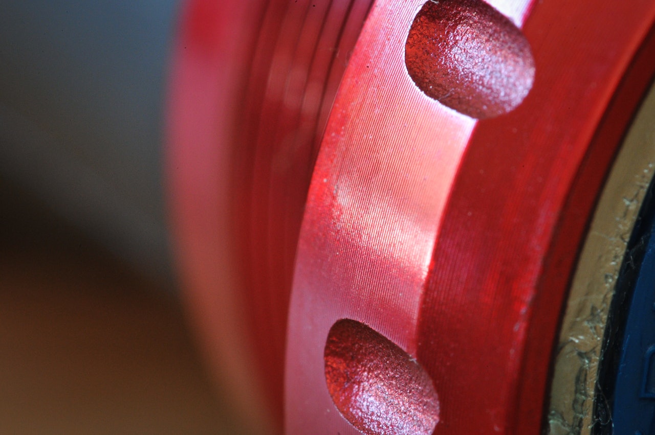 FABRIKK? Tannhjul? Kupling? Koblin? Tipp riktig, og smykk deg selv med nytt styrebånd. FABRIKK? Tannhjul? Kupling? Koblin? Tipp riktig, og smykk deg selv med nytt styrebånd.