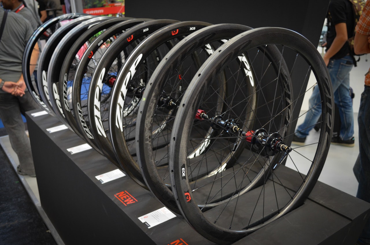 NYTT FRA ZIPP: Den velrenommerte hjulprodusenten var selvsagt på plass, og hadde flere nyheter på lager. Følg med på landevei.no fremover for mer info!  NYTT FRA ZIPP: Den velrenommerte hjulprodusenten var selvsagt på plass, og hadde flere nyheter på lager. Følg med på landevei.no fremover for mer info!