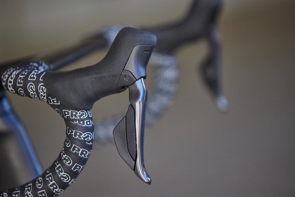 TYDELIGERE KNAPPER: De nye hendlene skal være lettere å bruke med kalde hender og med hansker Shimano Ultegra 2022