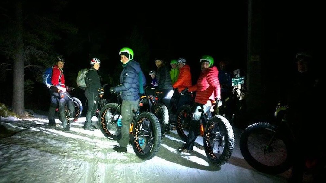 Etter shuttling på Nesbyen, reiste Even Hægstad til Geilo og slang med på fatbiketuren rundt Ustedalsfjorden, som Nina Gässler arrangerte i anledning verdens tjukksykkeldag. Foto: Nina Gässler Global Fatbike Day 2016 Geilo - Gässler 1200x675